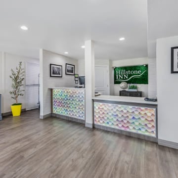 What are the check-in and check-out times for Hillstone Inn Tulare?